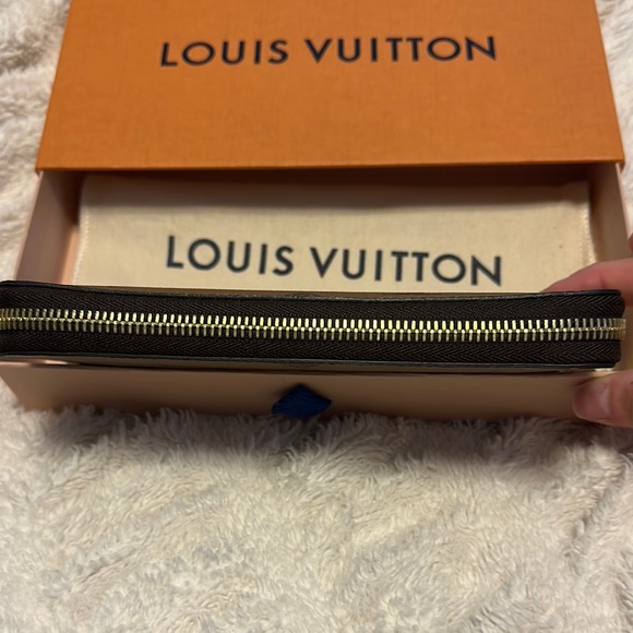 Louis Vuitton Reverse Monogram Zippy Wallet - Picture 8 of 11